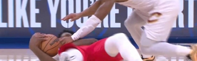 澳彩图库开奖-这就是态度！恩比德倒地与多名骑士球员争球